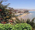 belle vue panoramique de la plage des pécheurs à partir d' une terasse